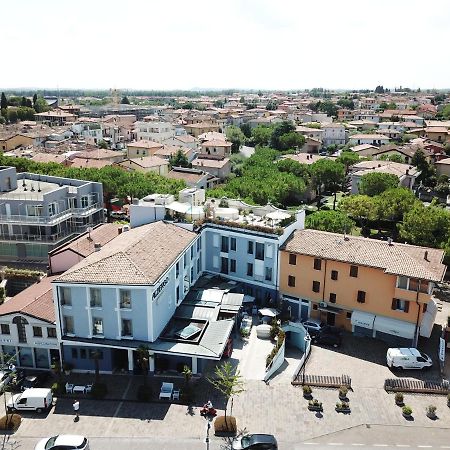 Hotel Enrichetta Desenzano del Garda Exteriör bild
