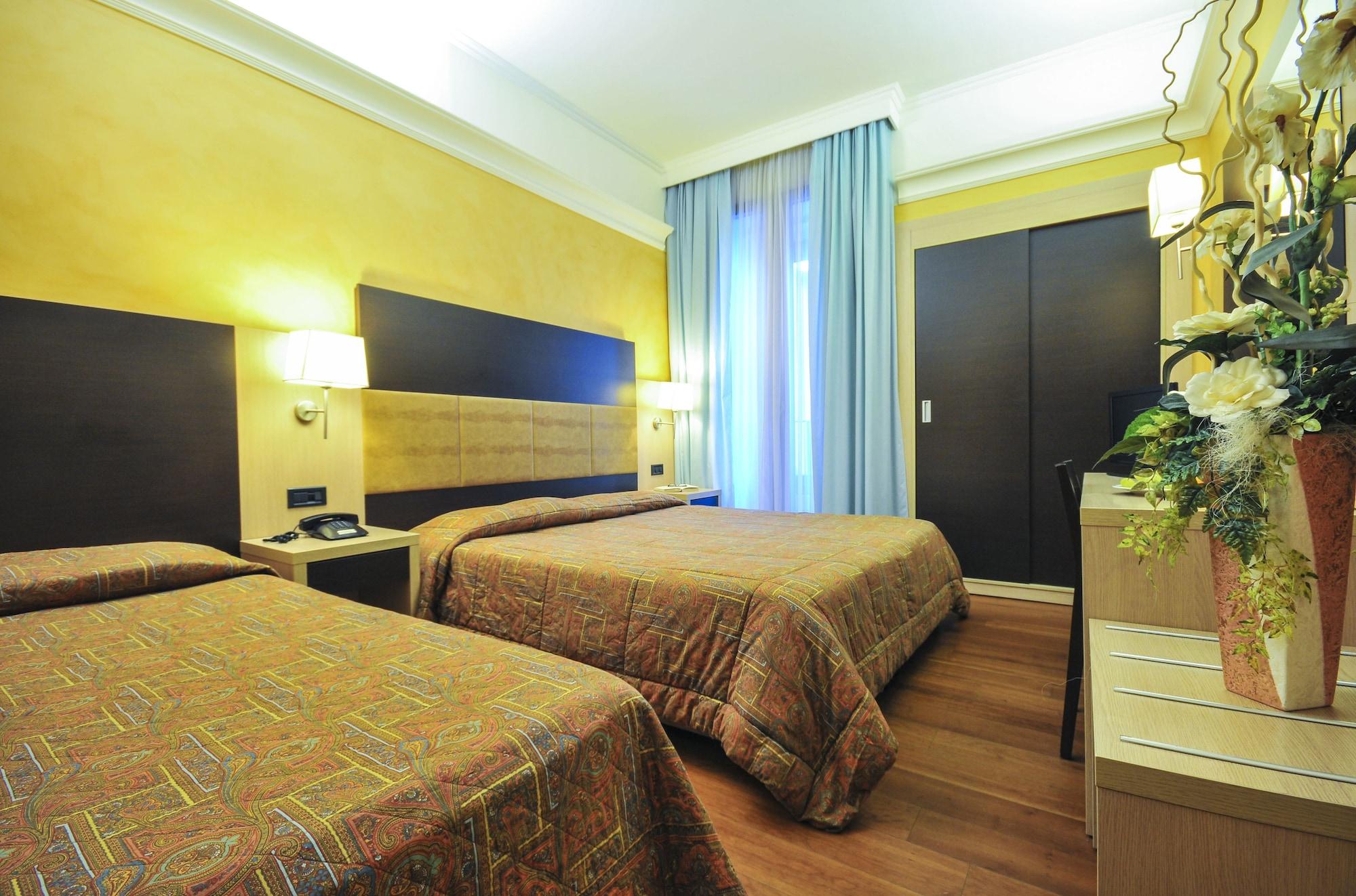 Hotel Enrichetta Desenzano del Garda Exteriör bild