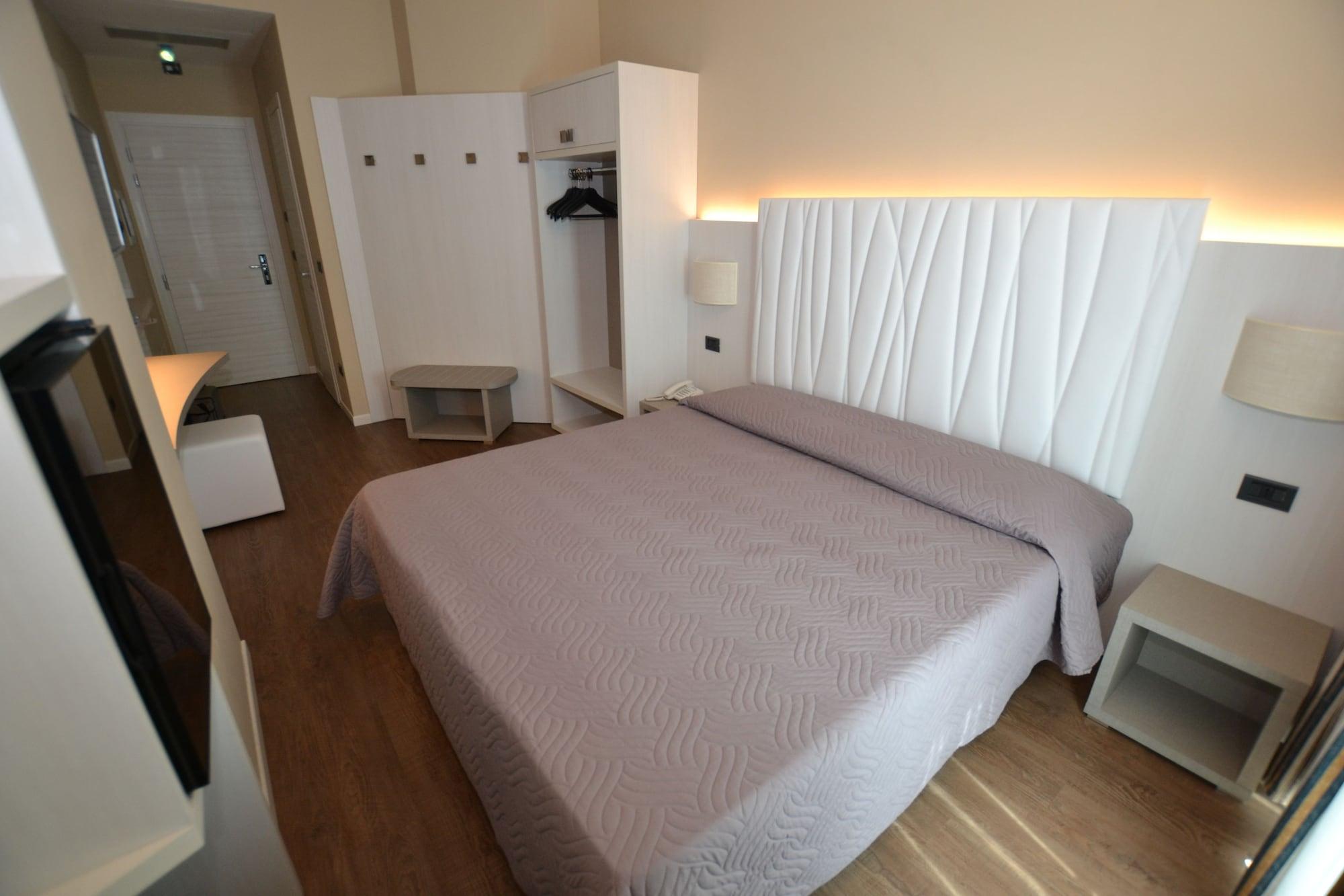Hotel Enrichetta Desenzano del Garda Exteriör bild
