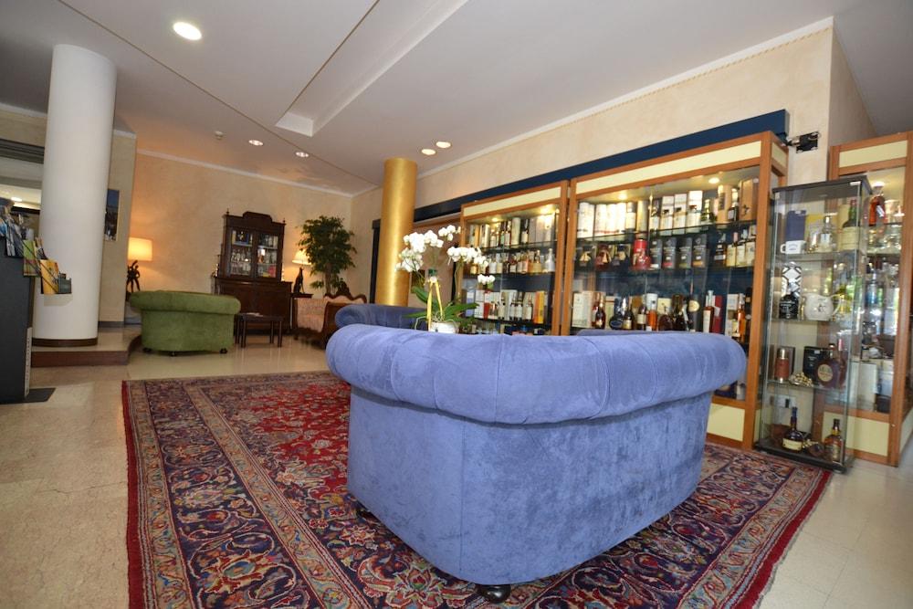Hotel Enrichetta Desenzano del Garda Exteriör bild