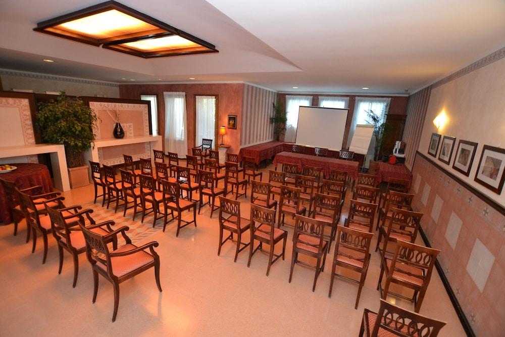 Hotel Enrichetta Desenzano del Garda Exteriör bild