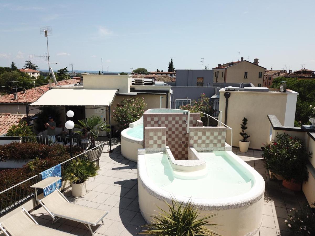 Hotel Enrichetta Desenzano del Garda Exteriör bild