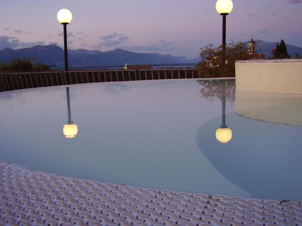 Hotel Enrichetta Desenzano del Garda Exteriör bild