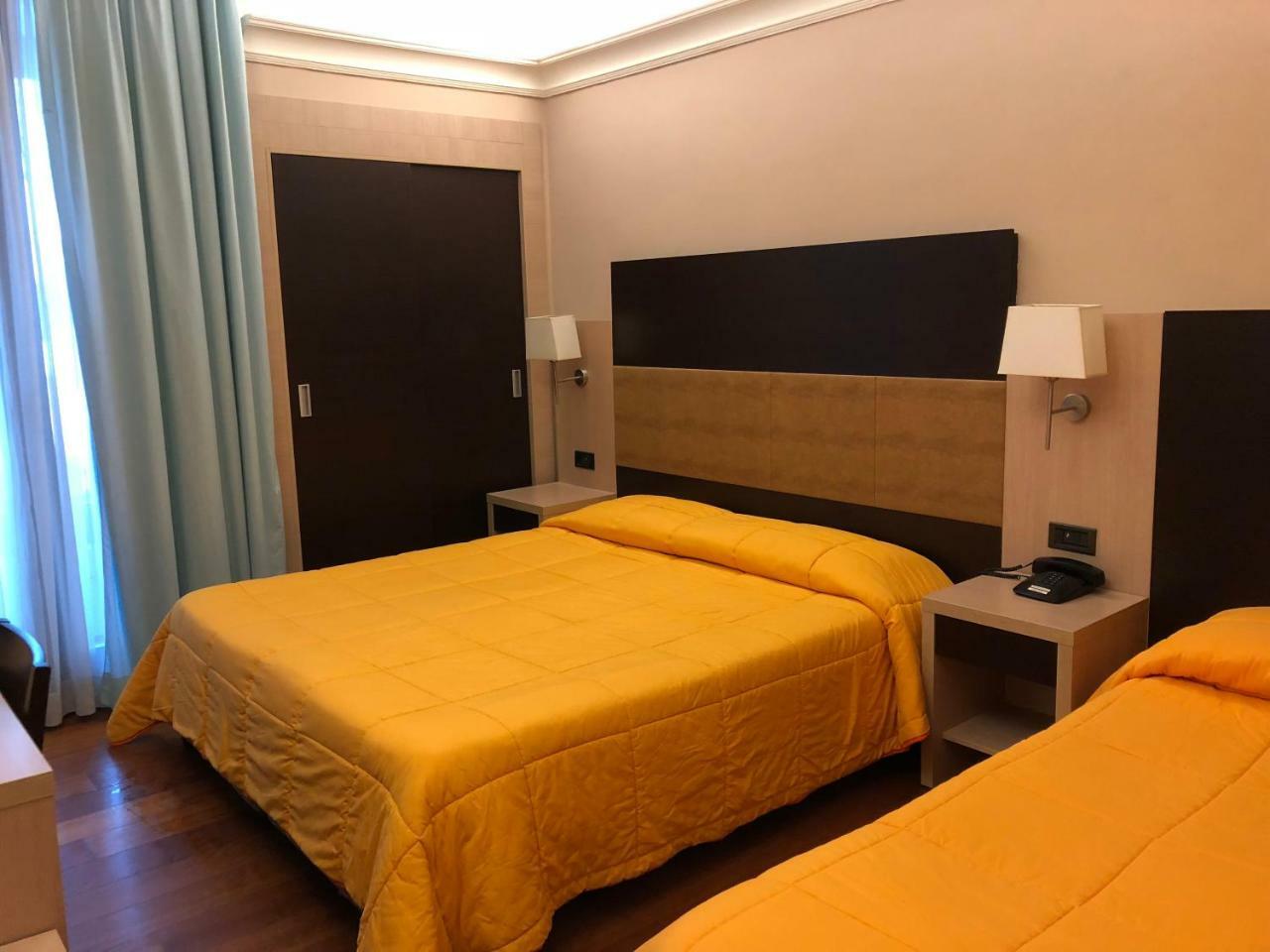 Hotel Enrichetta Desenzano del Garda Exteriör bild