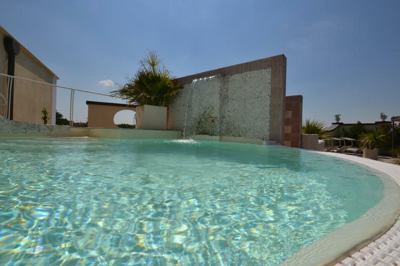 Hotel Enrichetta Desenzano del Garda Exteriör bild