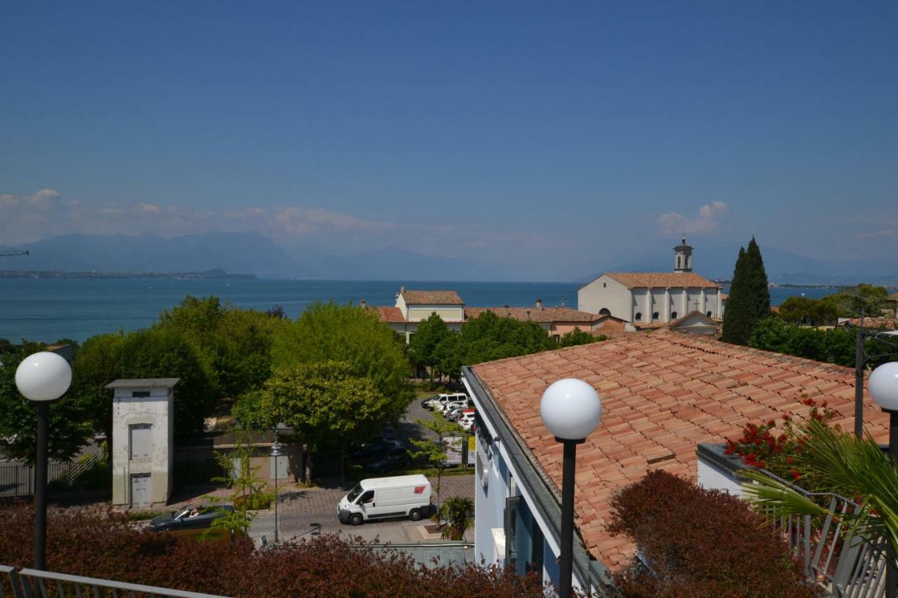 Hotel Enrichetta Desenzano del Garda Exteriör bild